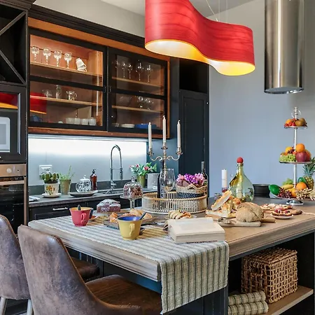 Modern Comfort With Terrace Inside 아파트 *