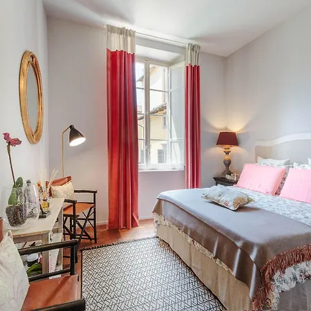 아파트 Modern Comfort With Terrace Inside